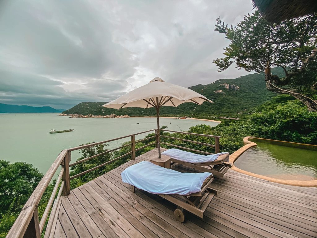 Voucher 3N2Đ Six Senses Ninh Van Bay + Vé máy bay khứ hồi