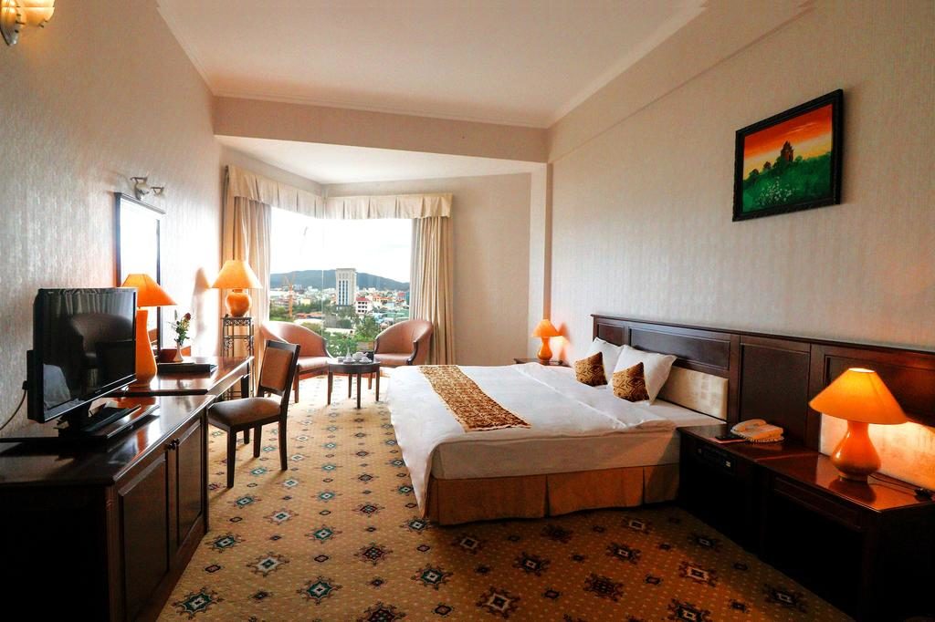 Combo 3N2Đ Sài Gòn Quy Nhơn Hotel 4* + Vé máy bay khứ hồi