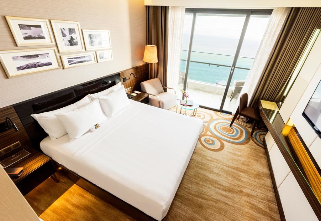 Combo 3N2Đ Queen Ann Nha Trang Hotel 5* + Vé máy bay khứ hồi