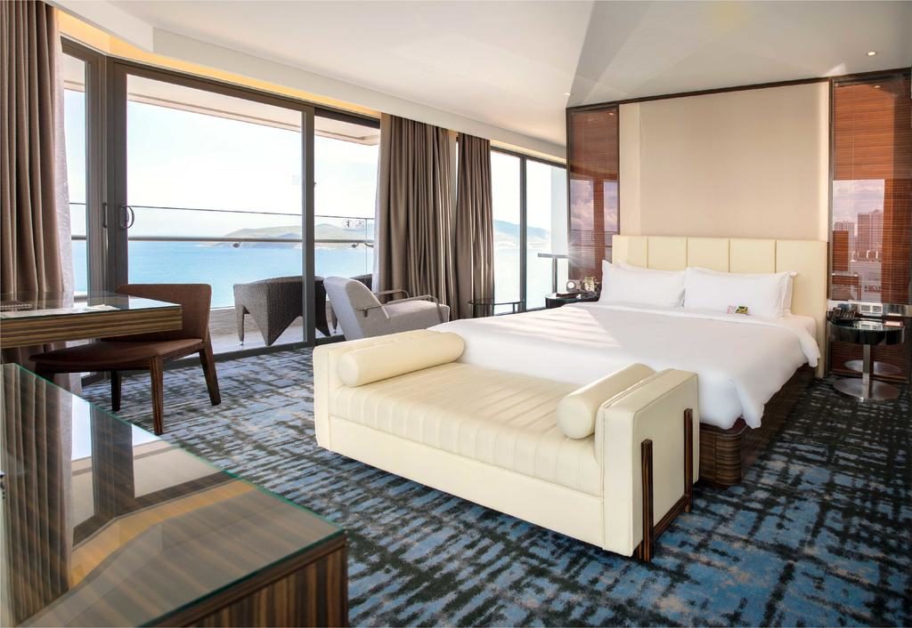 Combo 3N2Đ Queen Ann Nha Trang Hotel 5* + Vé máy bay khứ hồi