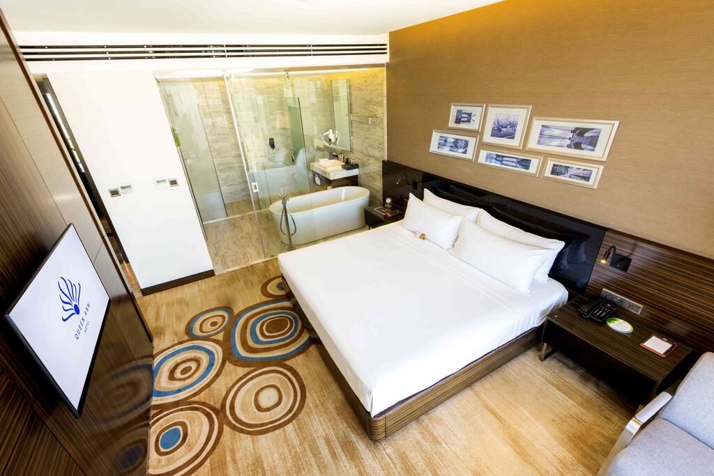 Combo 3N2Đ Queen Ann Nha Trang Hotel 5* + Vé máy bay khứ hồi