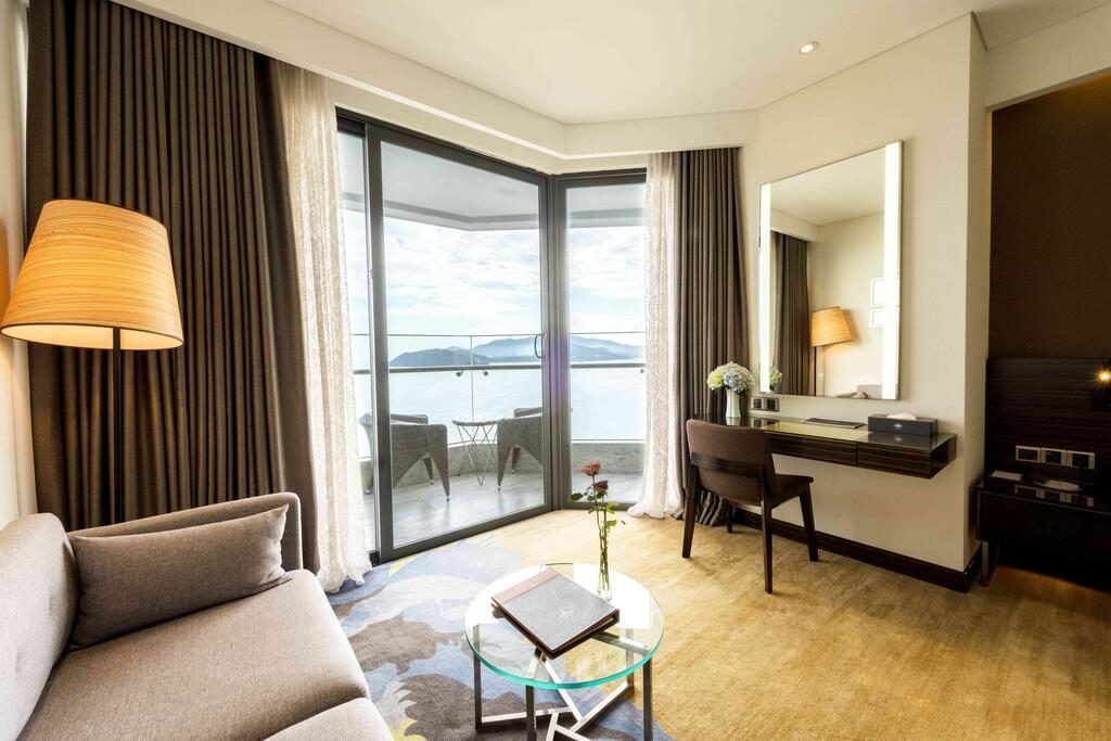 Combo 3N2Đ Queen Ann Nha Trang Hotel 5* + Vé máy bay khứ hồi