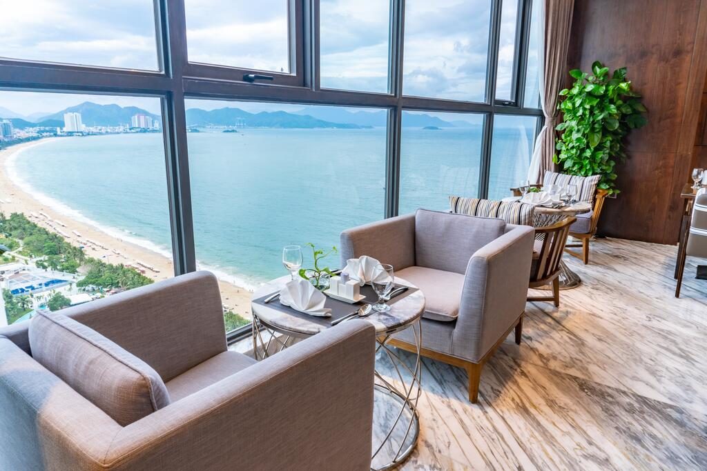 Combo 3N2Đ Queen Ann Nha Trang Hotel 5* + Vé máy bay khứ hồi