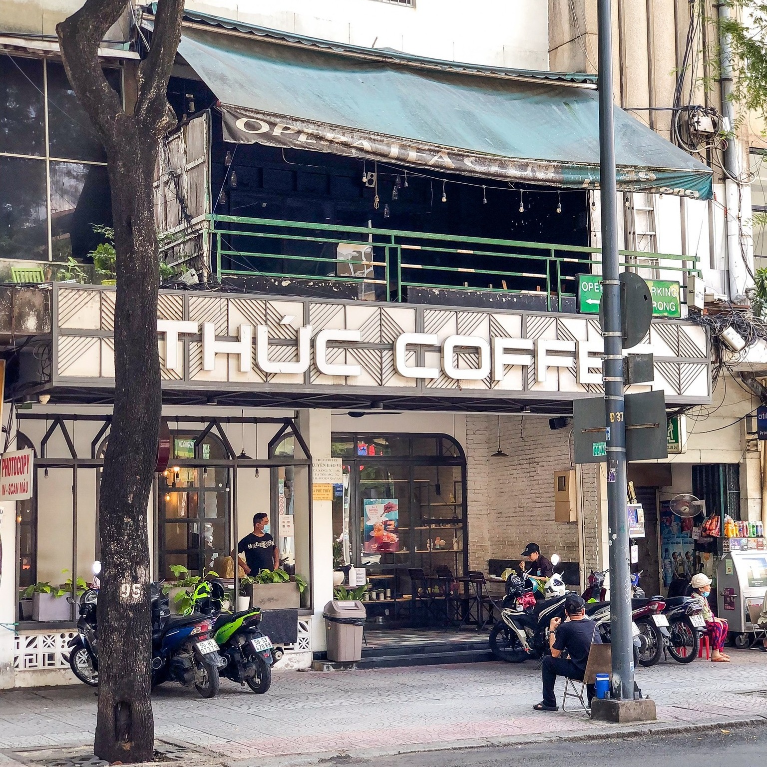 Coffee xuyên đêm Sài Gòn Thức