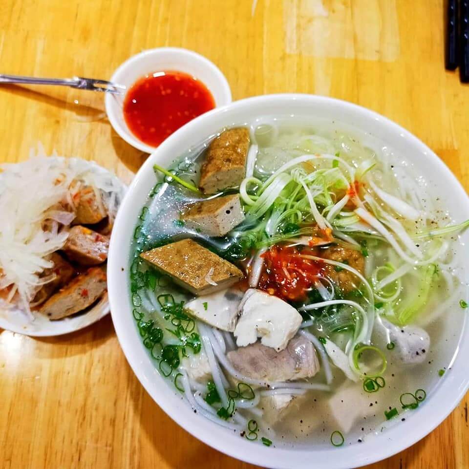 Bánh canh Bà Thừa - quán ăn ngon rẻ ở Nha Trang